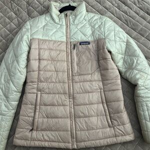 Patagonia Women's Quilted Puffer Jacket - Cream and Tan